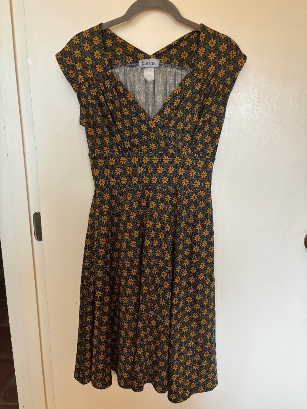 Karina Dresses Nora (vintage vibes:-)